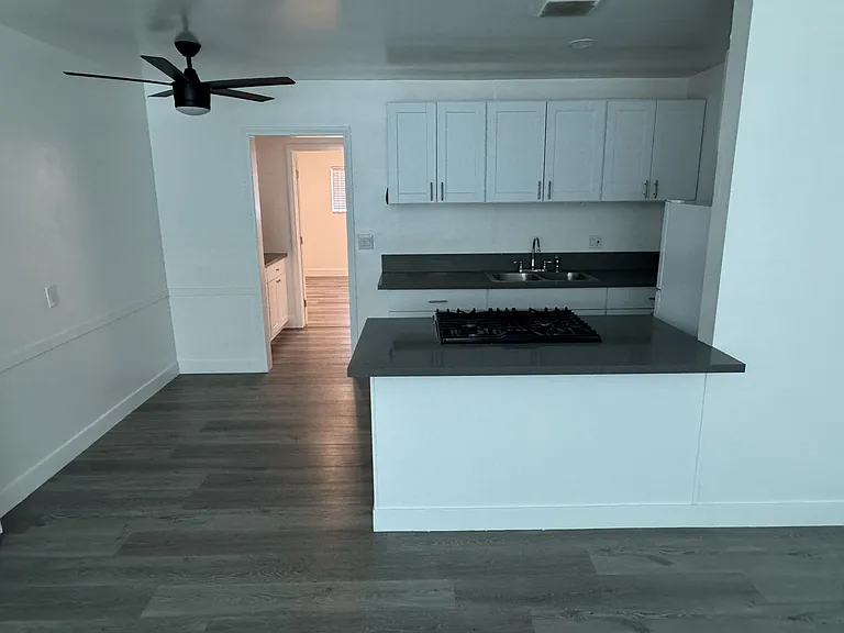 Royal Palms Apartment Complex — Photo 10