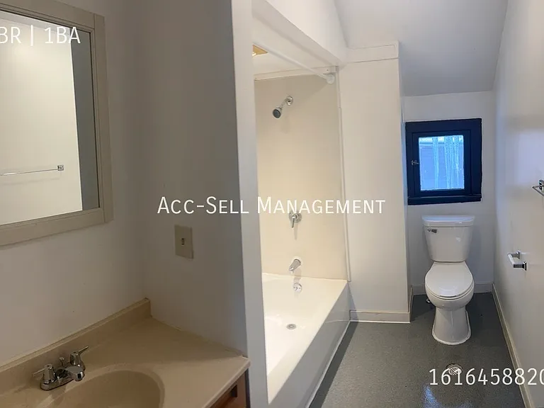836 Coit Ave NE — Photo 4