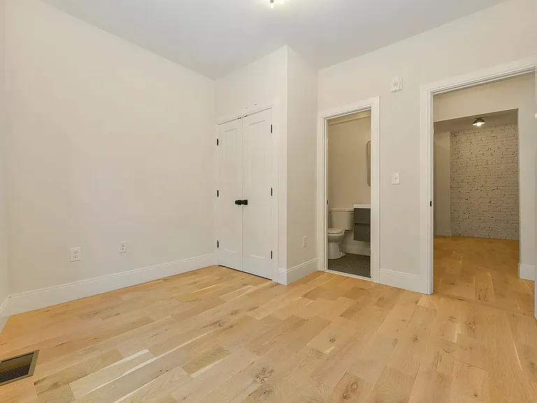 200 Maverick St #1 — Photo 5
