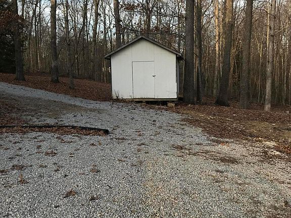 4th image of 131 E Ln