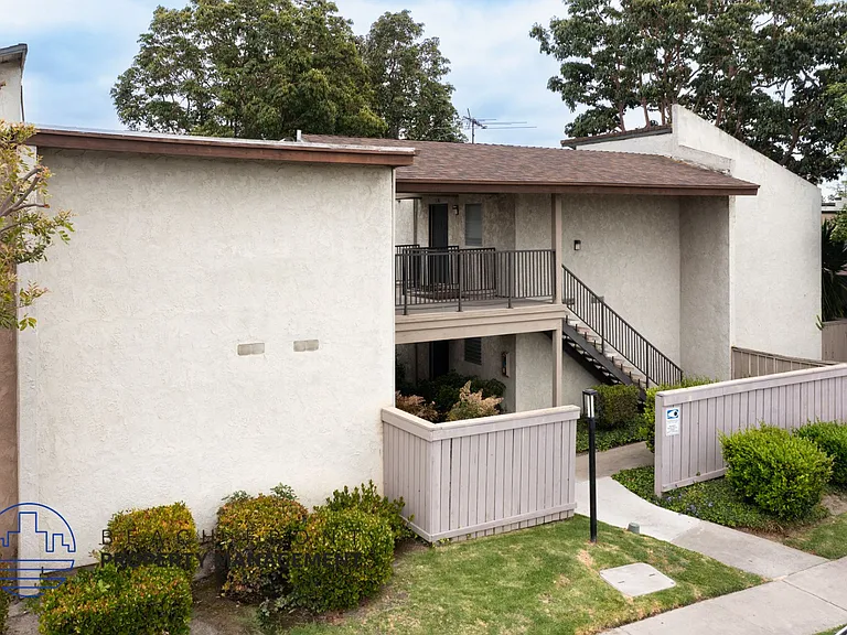 15400 Belgrade St — Photo 10