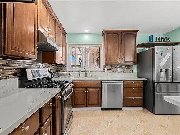 4th image of 509 Merritt Ave