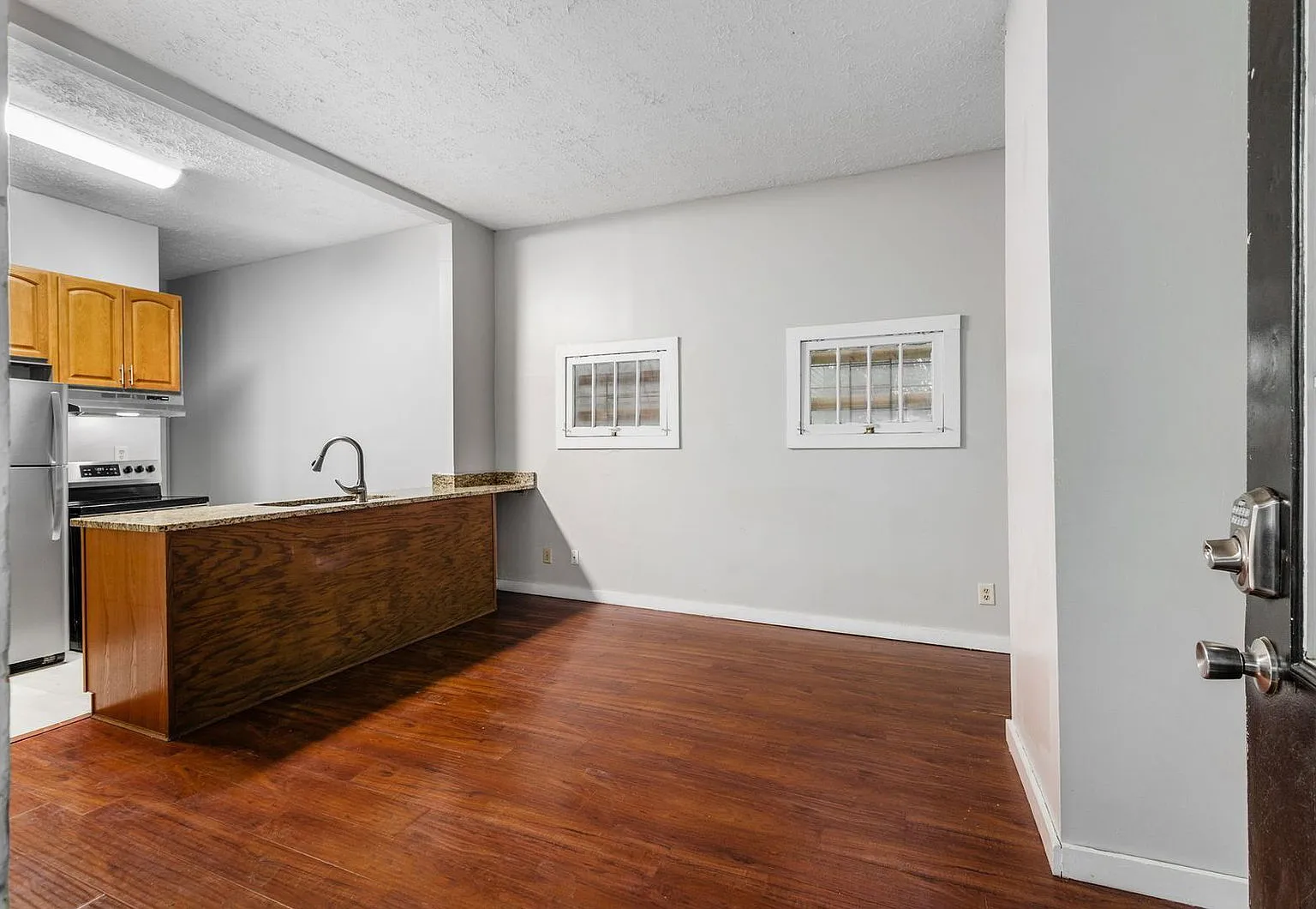 3 bed, 1.0 bath, $1,395 — Photo 4