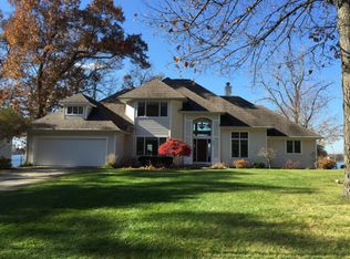 830 E Eagle Lake Dr, Kalamazoo, MI 49009
