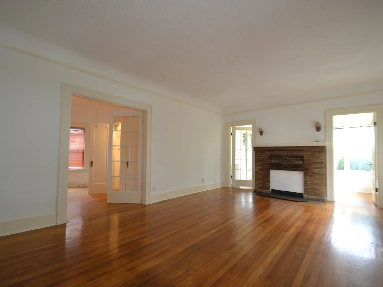 4701 5th Ave NE — Photo 3