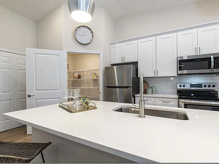 Riverwood Apartments — Photo 14