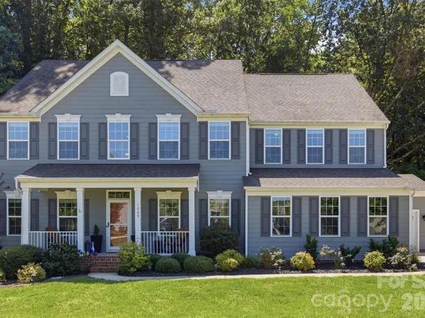 1009 Brookmeade Dr, Waxhaw, NC 28173