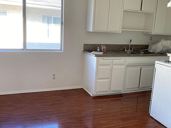4th image of 2020 S Bedford St