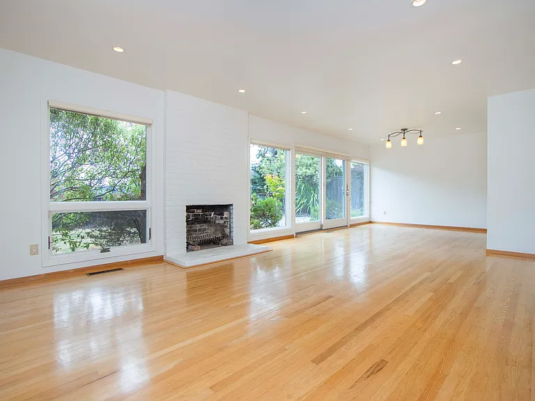 8 Azalea Dr — Photo 2