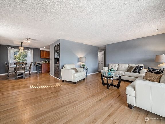 5th image of 16022 48TH Avenue S