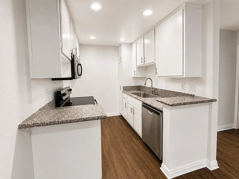 Woodbriar Apartments — Photo 40