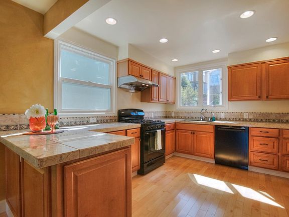 4th image of 772 Southgate Ave