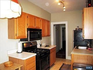 4th image of 218 Broad Ave APT 4G