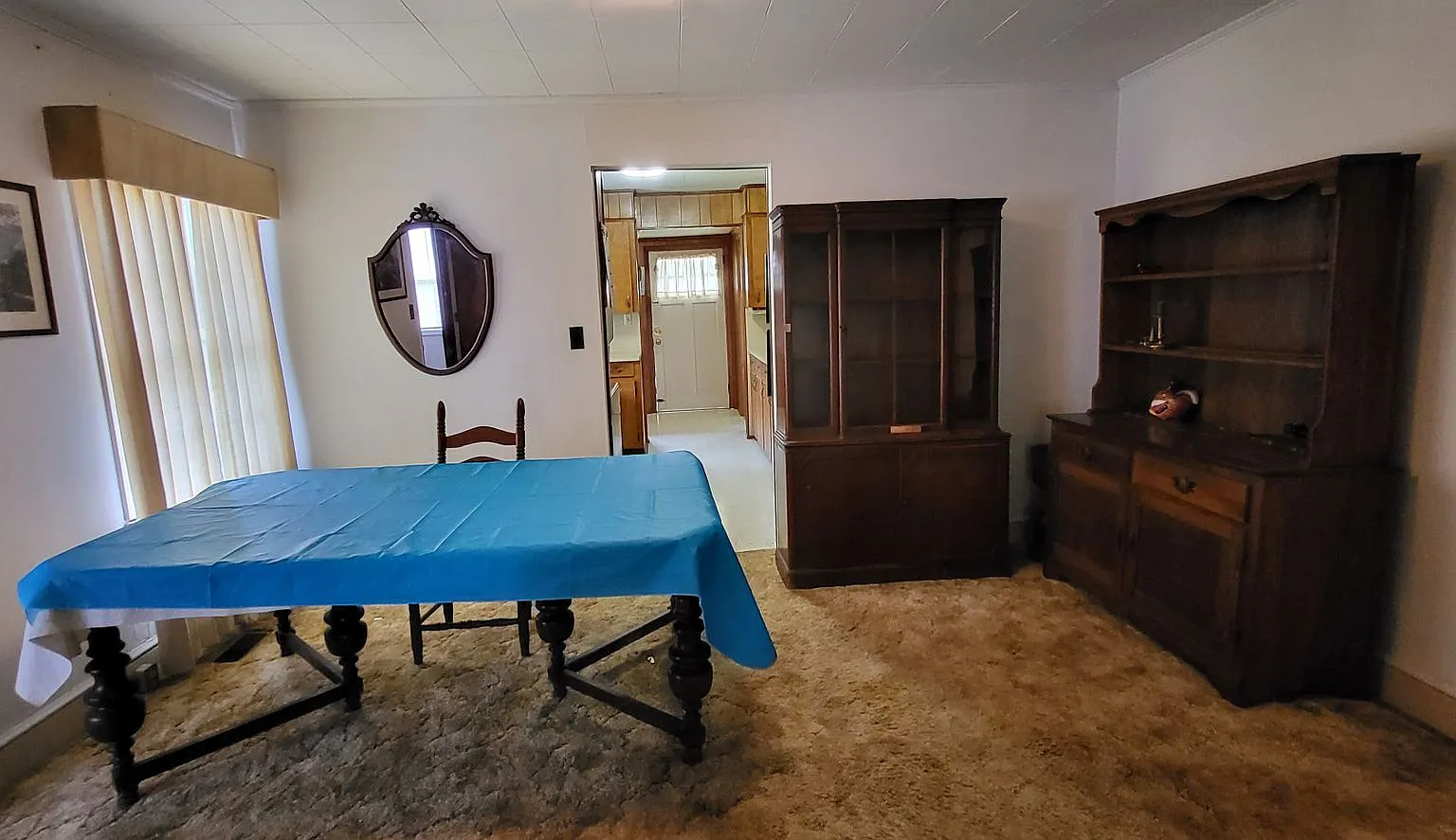 2-bedroom, 1-bath partially furnished home — Photo 3