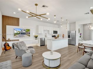 8360 NW 7th Pl, Plantation, FL 33324