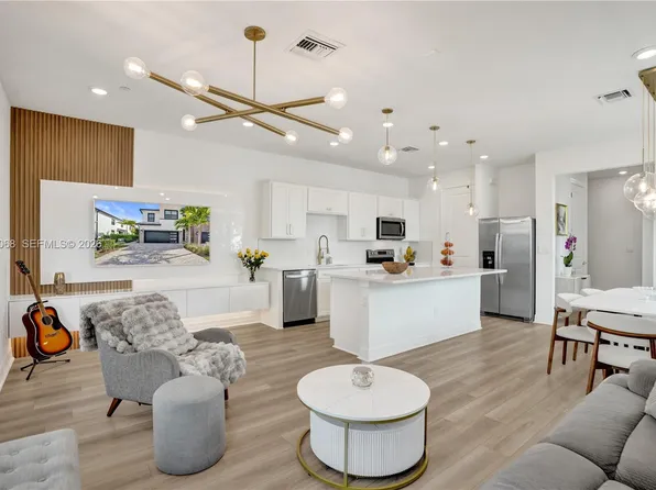 8360 NW 7th Pl, Fort Lauderdale, FL 33324