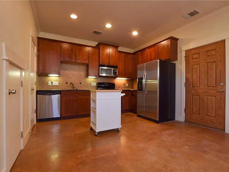 5405 Avenue H #B — Photo 2
