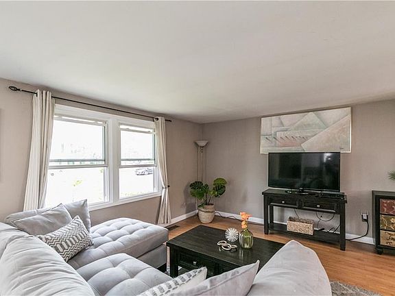 4th image of 4986 Woodmark Dr