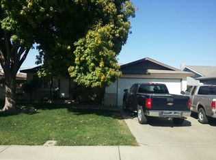 85 Acacia Dr, Lemoore, CA 93245