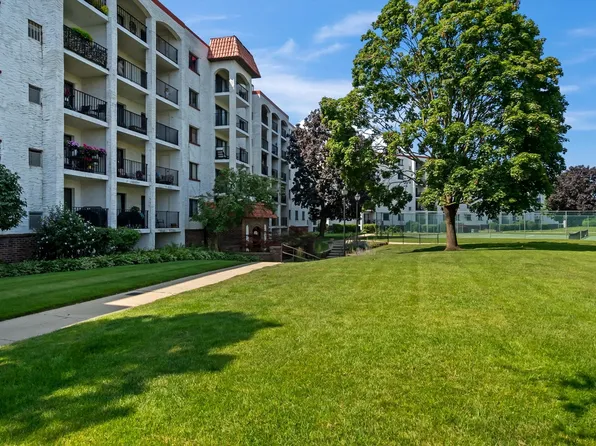 375 Plum Creek Dr APT 405, Wheeling, IL 60090