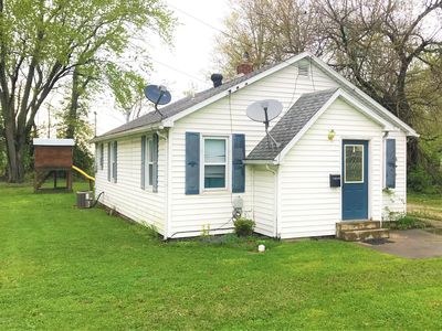 1045 E 3rd St, Flora, IL, 62839