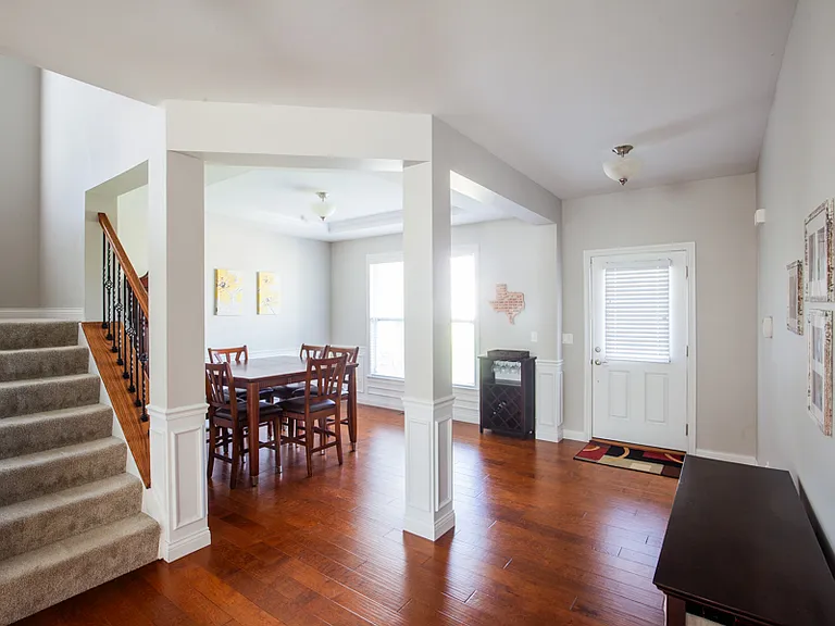1779 Victoria Ct — Photo 4