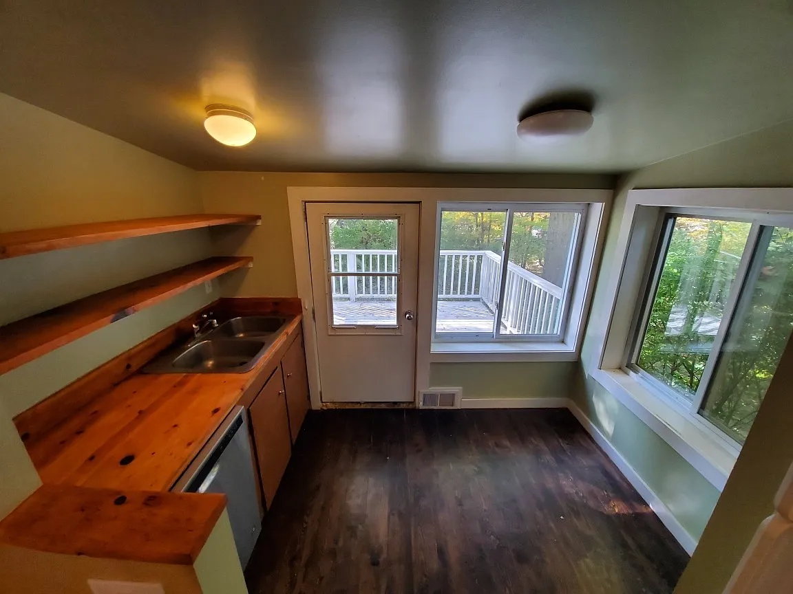 Beautiful Cottage Rustic Home In West Bloomfield with Lake Privileges — Photo 4