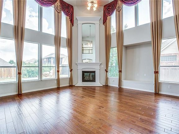5th image of 2936 England Pkwy