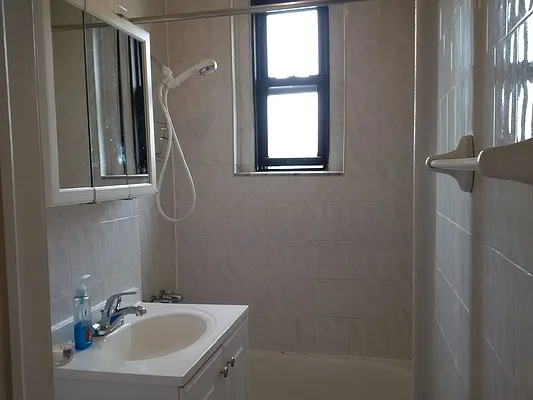 Rented by Halvatzis Realty | media 22