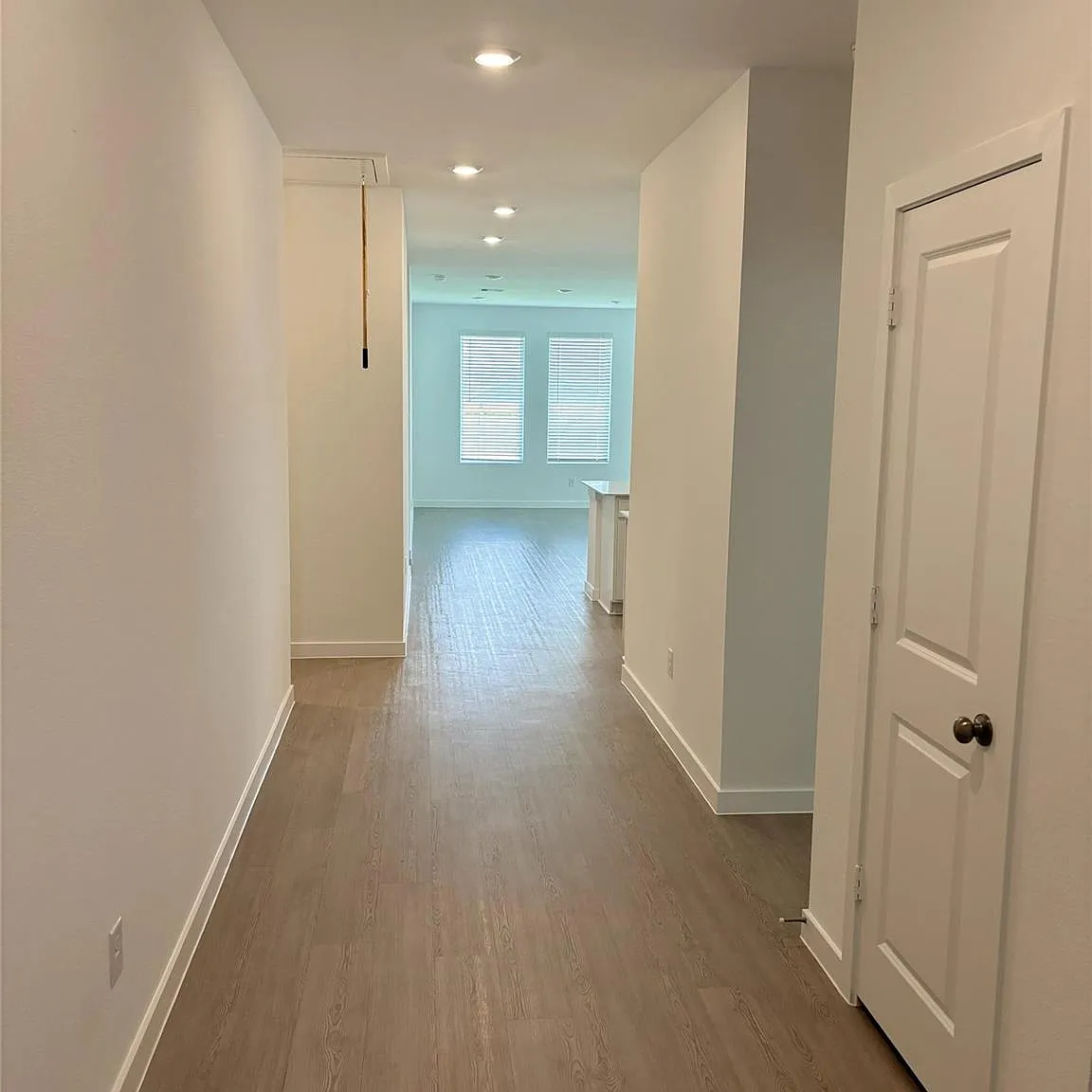 4 bed, 3.0 bath, 2098 sqft, $2,250 — Photo 4