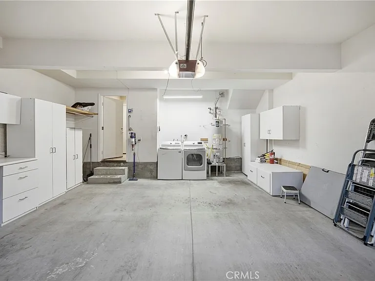 1059 S Positano Ave — Photo 29