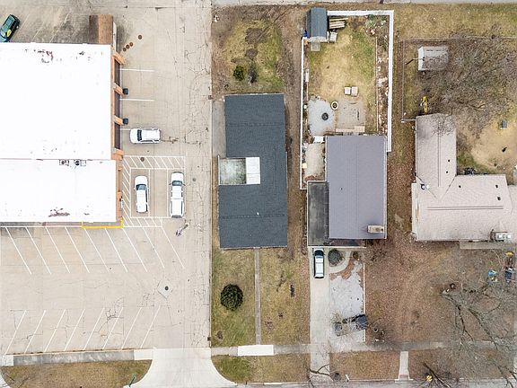 5th image of 624 N Oak St