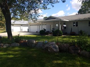 21064 Kale Dr, Silver Lake, MN 55381