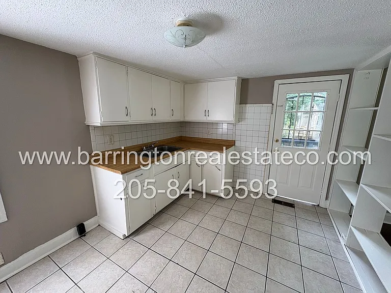 1109 Oakwood St — Photo 3