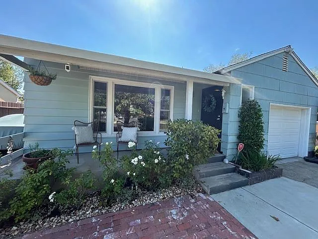 2817 63rd St photo 1