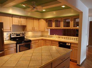 339 Park Hill Dr, Pewaukee, WI 53072