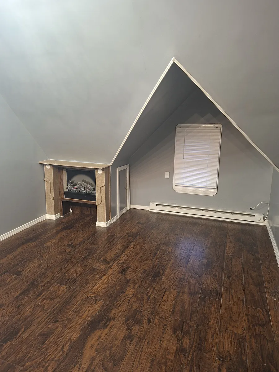 living room w/electric fireplace - 515 Berkshire Ave #3