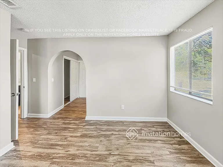 951 Waverly Dr — Photo 9