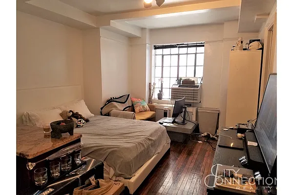 Rented by City Connections Realty | media 8