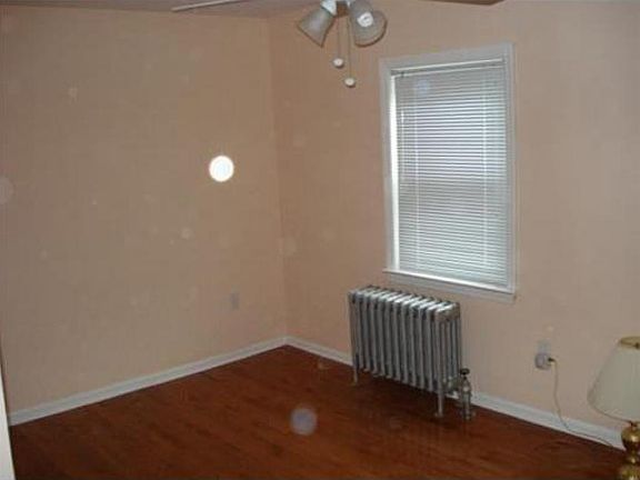 4th image of 513 John St