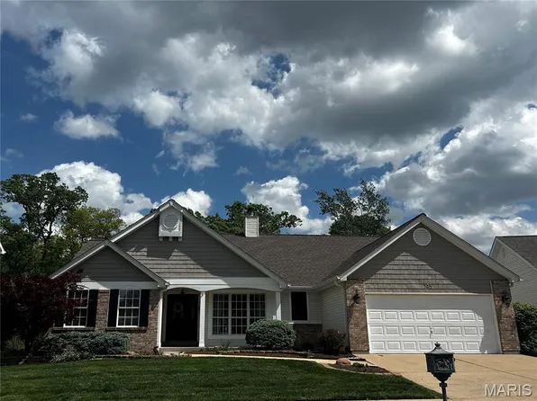 745 Charleston Oaks Dr, Ballwin, MO 63021