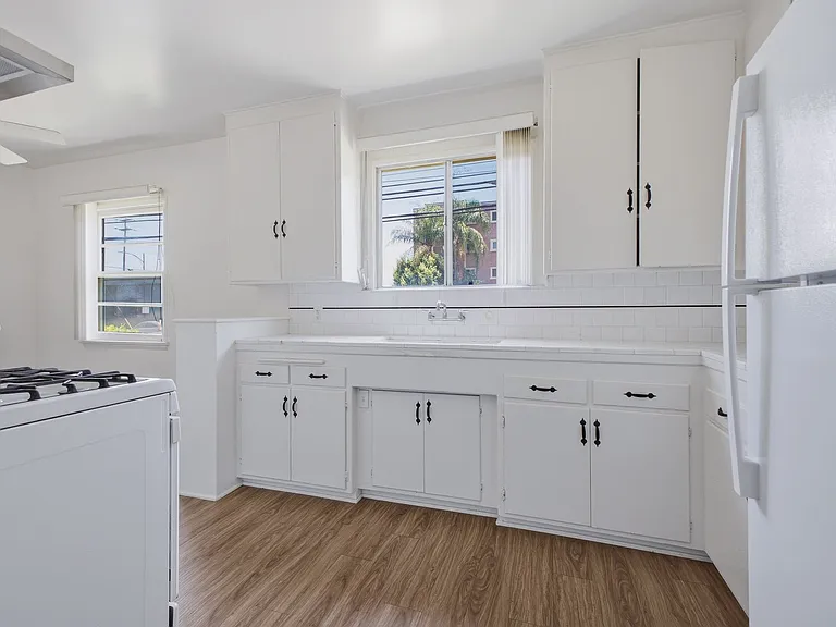 321 W Alameda Ave — Photo 6