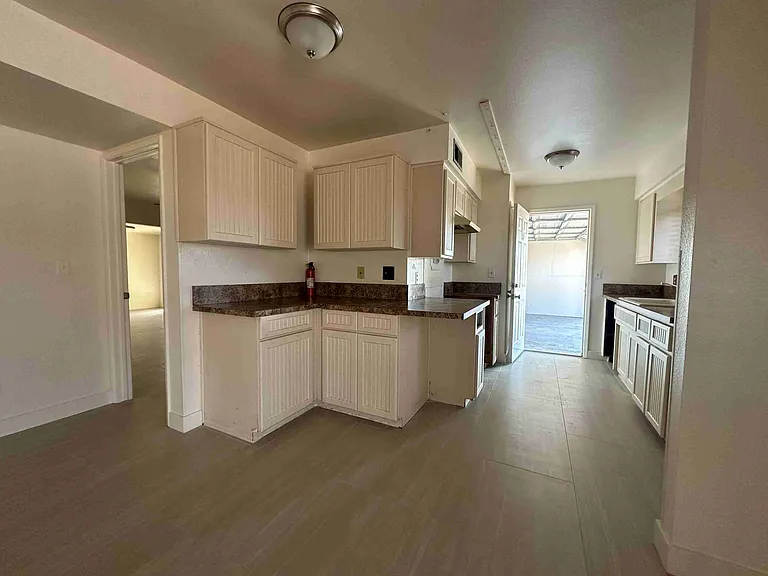 1127 W Frito Ave — Photo 6