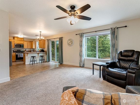 4th image of 1222 Island Way