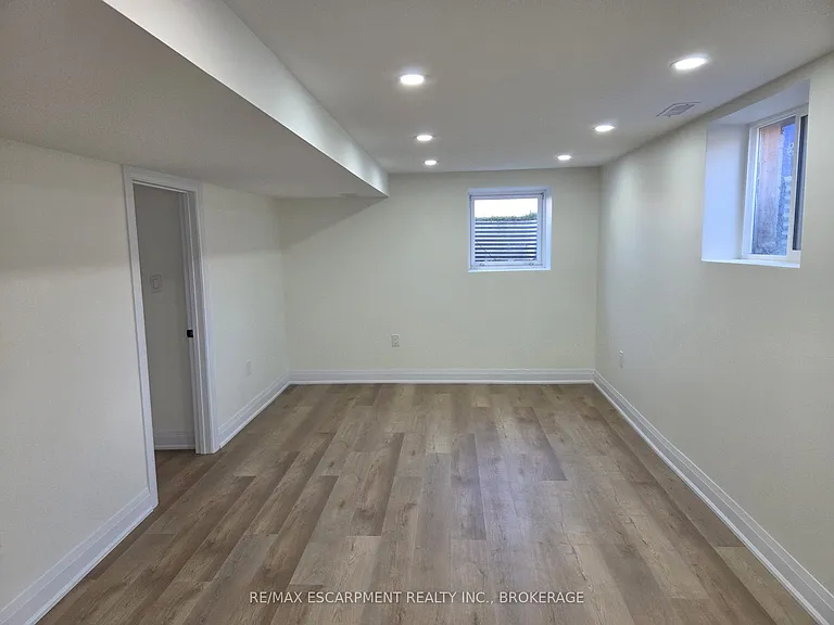 12 Ferndale Ave #LOWER — Photo 7