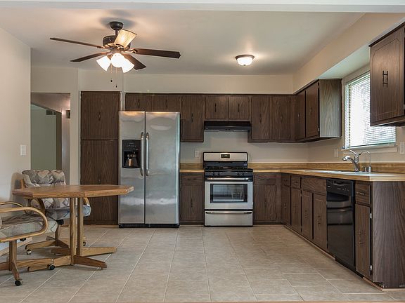 3rd image of 39686 Scottsdale Dr