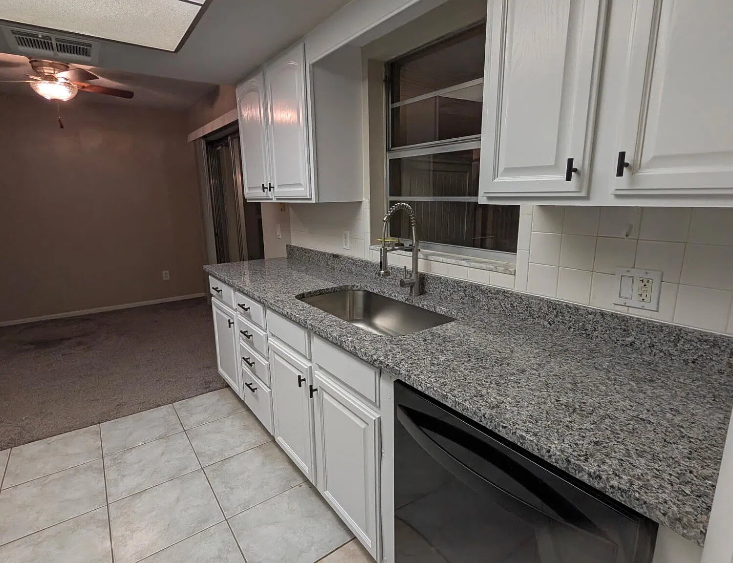 3 bed, 2.0 bath, 1184 sqft, $1,900 — Photo 4