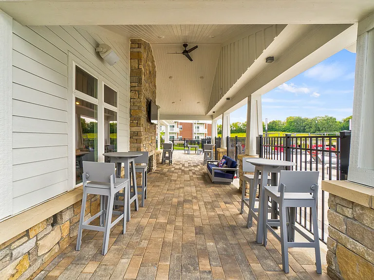 965 Flats — Photo 6