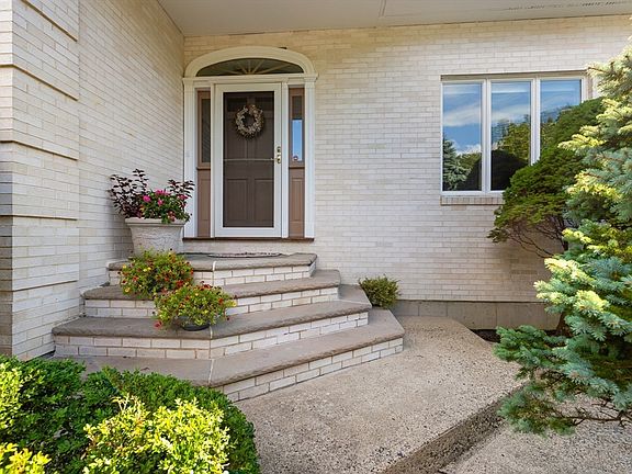 3rd image of 66 Nells Pond Rd
