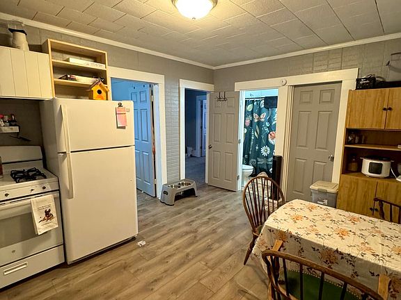 4th image of 260 Terrace St